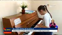 O fetiţă de 12 ani, cu autism, este pasionată de pian şi a învăţat singură să cânte
