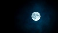Luna ar putea fi mai tânără faţă de estimările anterioare