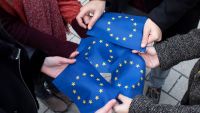 Parlamentul European solicită noi norme pentru a sprijini migraţia legală a forţei de muncă în Europa