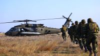 Desfăşurare de forţe în spaţiul aerian al României începând cu 1 decembrie: SUA trimit elicoptere de luptă la Baza Mihail Kogălniceanu pentru a proteja flancul estic al NATO
