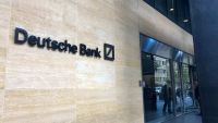 După ce cu o zi înainte a încercat să explice de ce rămâne în Rusia, Deutsche Bank face o mişcare surpriză şi anunţă că se retrage