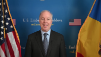 Ambasadorul SUA la Chişinău: Nu există niciun indiciu despre ameninţări la adresa Republicii Moldova