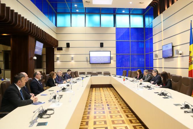 Situaţia securităţii regionale, discutată în cadrul întrevederii preşedintelui Parlamentului Igor Grosu cu o delegaţie a Senatului României