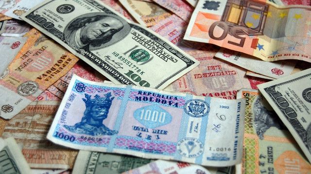 Criza energetică şi războiul din Ucraina au perturbat piaţa valutară: Basarabenii au cumpărat mai multă valută decât au vândut
