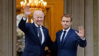 Biden a agreat cu Macron să organizeze rapid o întâlnire privind probleme globale, inclusiv războiul din Ucraina