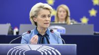 Comisarul european pentru economie: UE vrea să reducă la zero dependenţa de petrolul şi gazul rusesc până în 2027