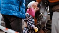 VIDEO. Copiii - victime nevinovate ale războiului din Ucraina: Mii de copii din orfelinate au fost evacuaţi din oraşele ucrainene unde au avut loc lupte intense