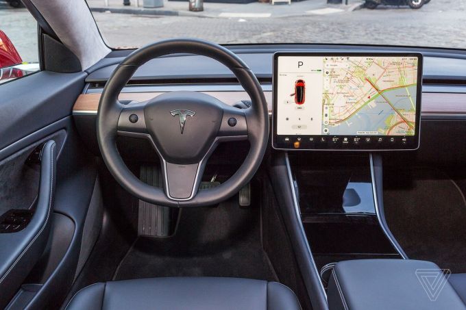 Tesla are probleme. Recheamă în fabrică aproape 50.000 de vehicule în Statele Unite